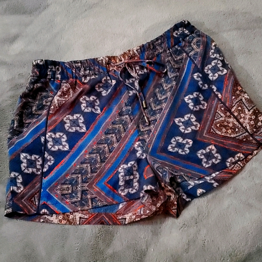Skies are Blue drawstring pocketed shorts